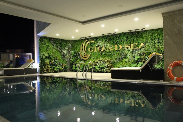 hồ bơi grand sea hotel